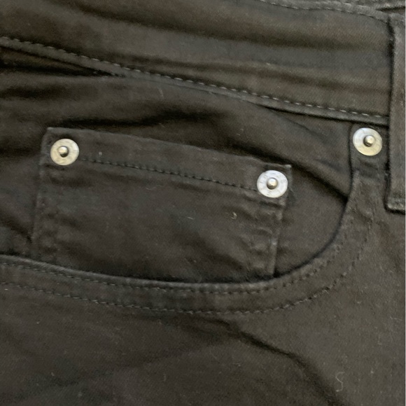 Levi’s Women’s 724 Straight-Leg Jeans - Picture 8 of 9